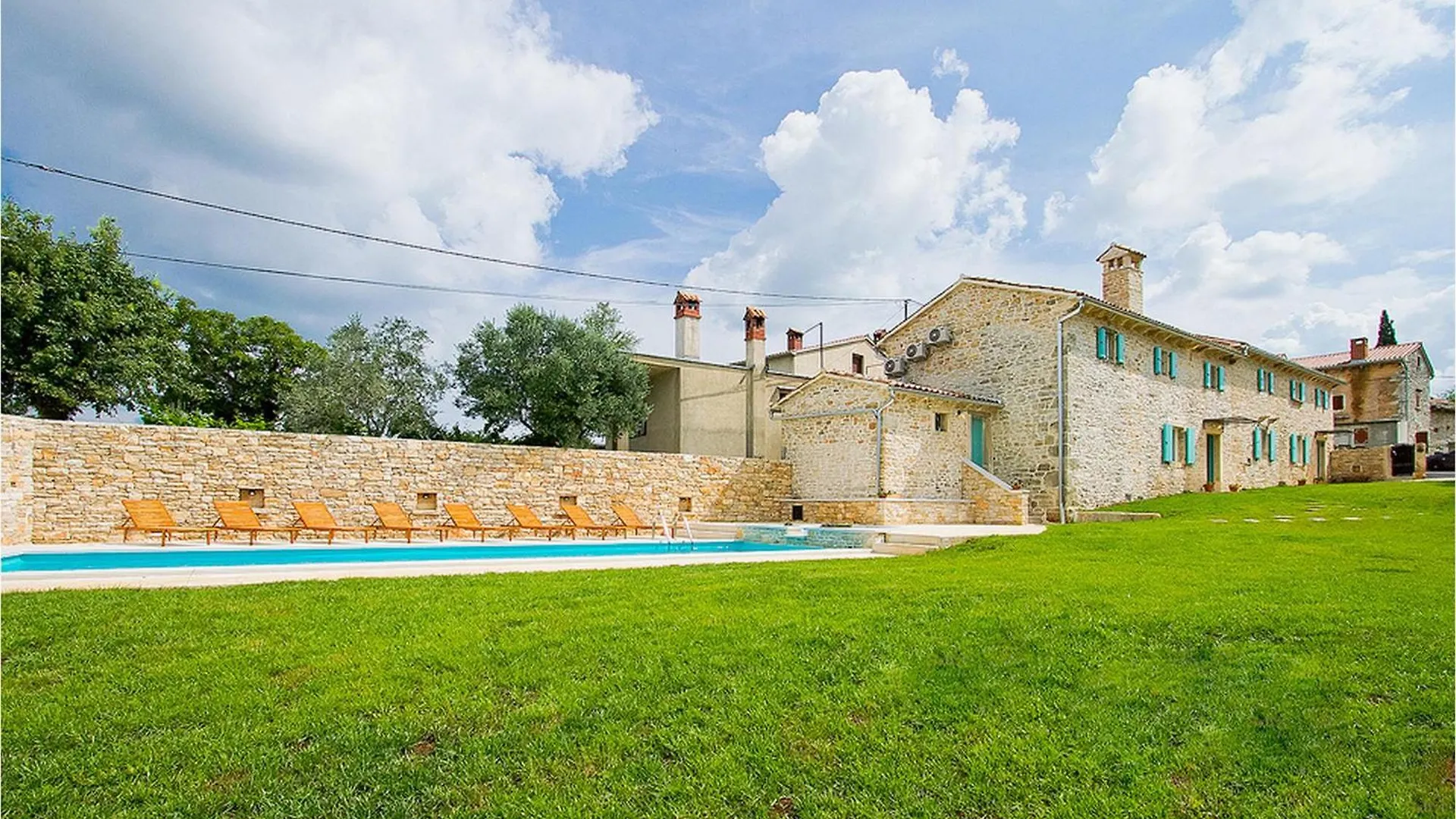Villa Agra Pula 0*,  Croatia